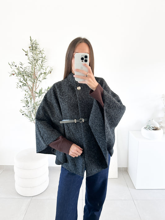 Cape noire avec ceinture