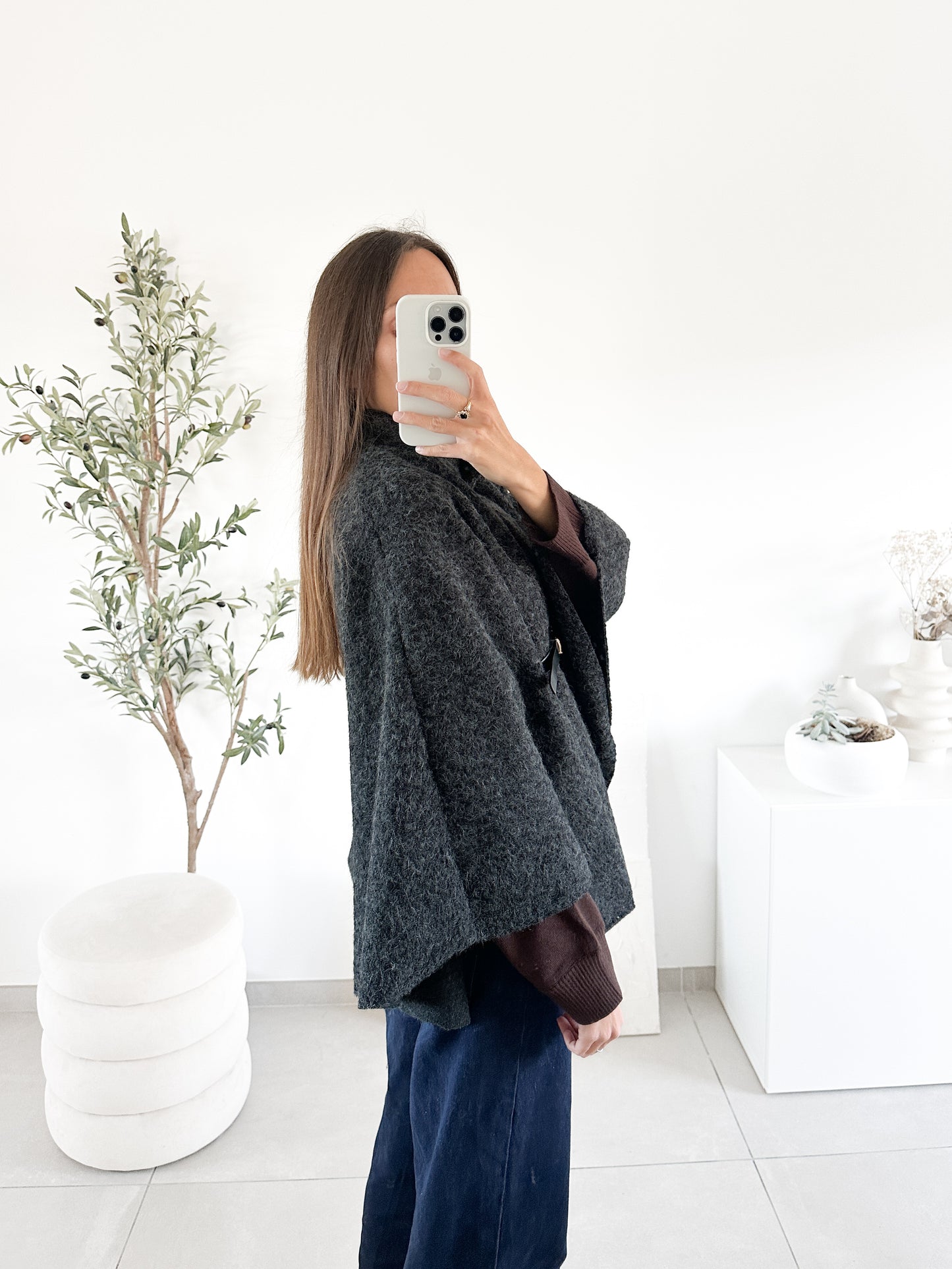 Cape noire avec ceinture