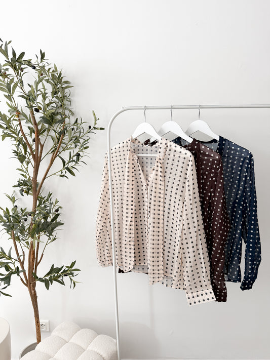 Blouse à pois (couleur au choix)