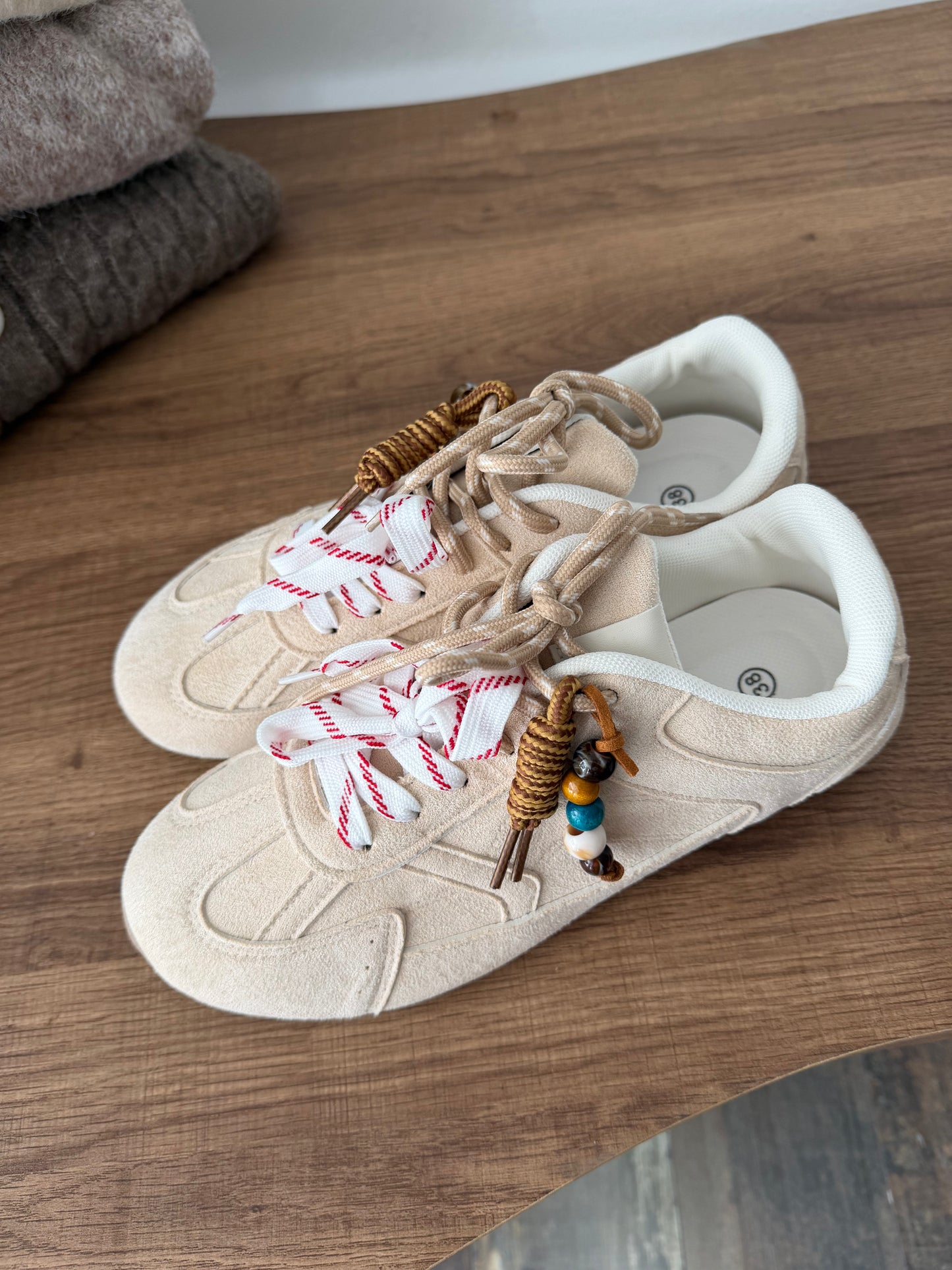 Baskets beige doubles lacets
