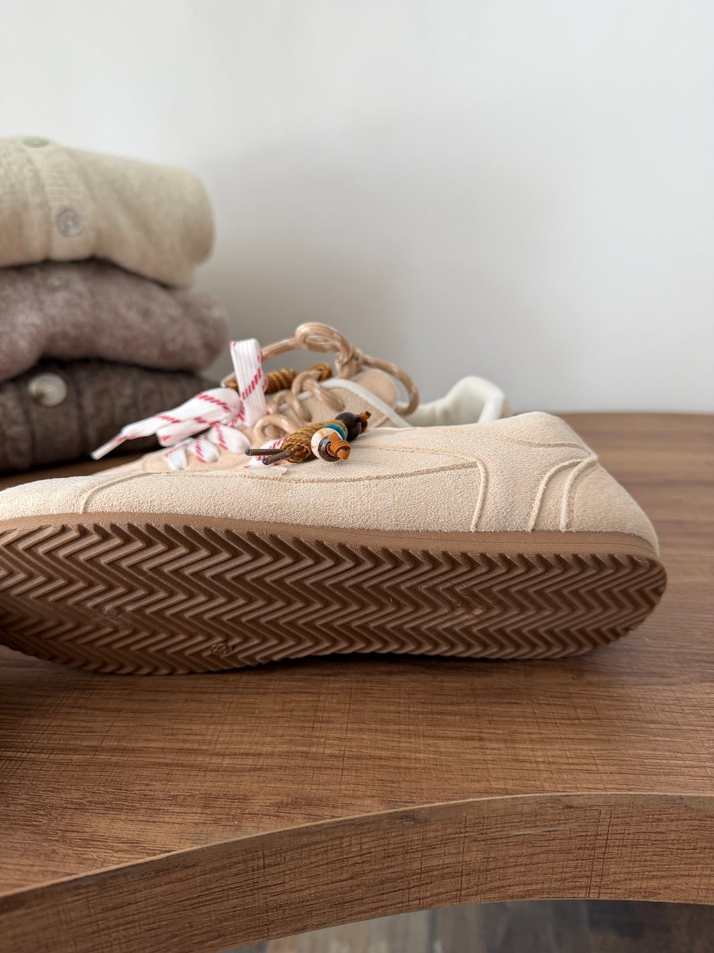 Baskets beige doubles lacets