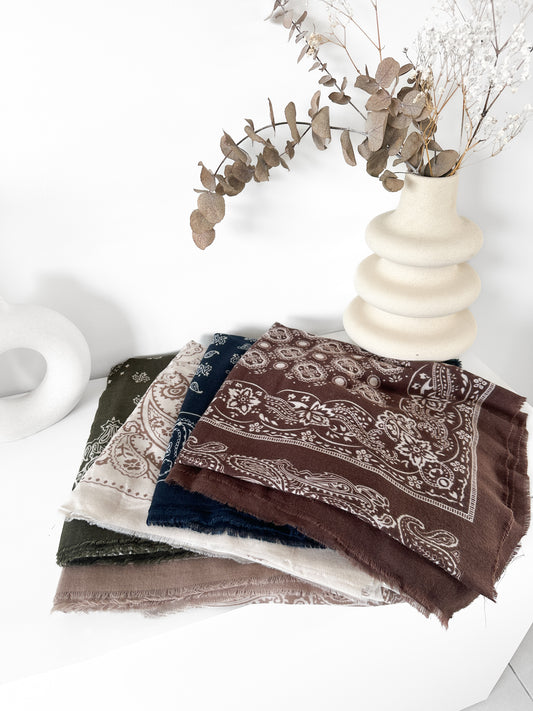 Bandana en laine (couleur au choix)