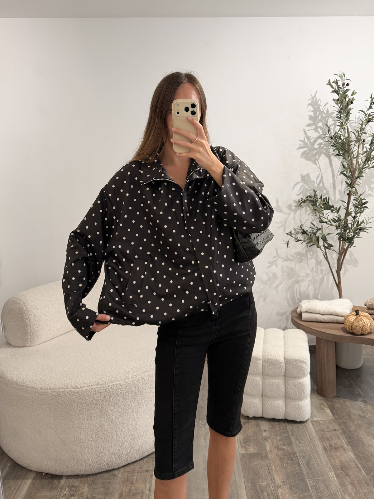 Veste à pois noire