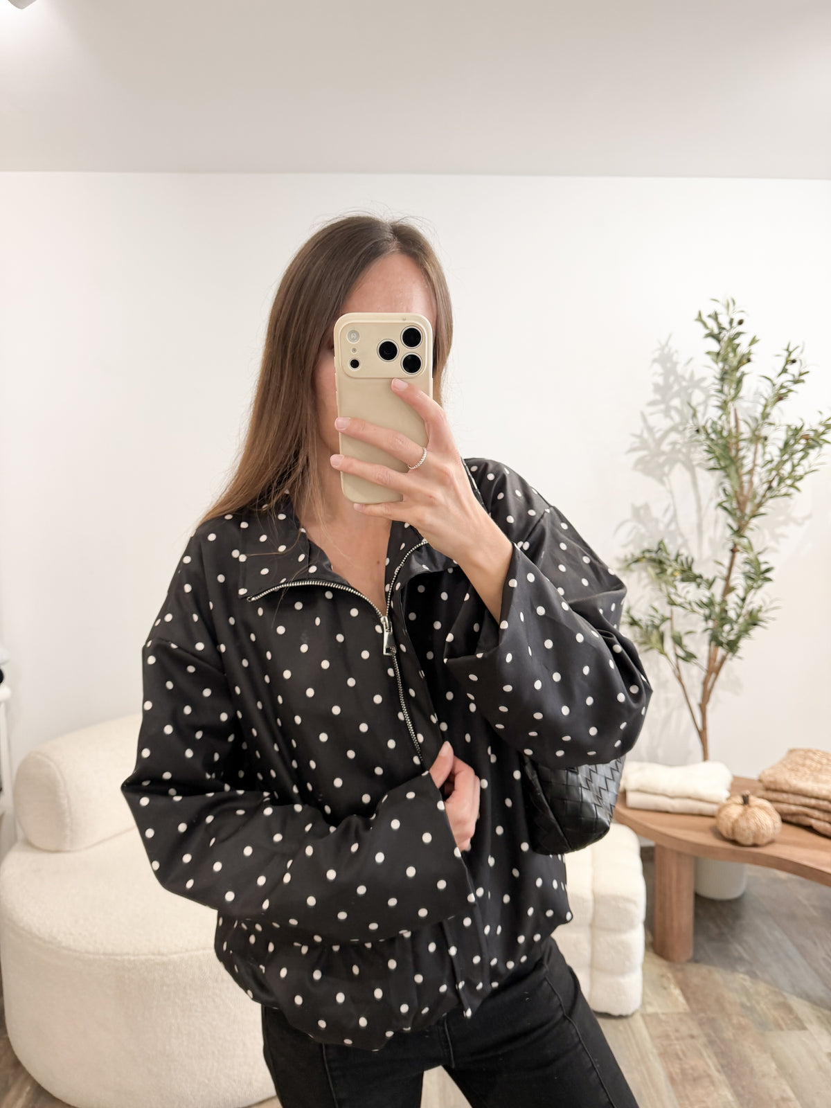 Veste à pois noire