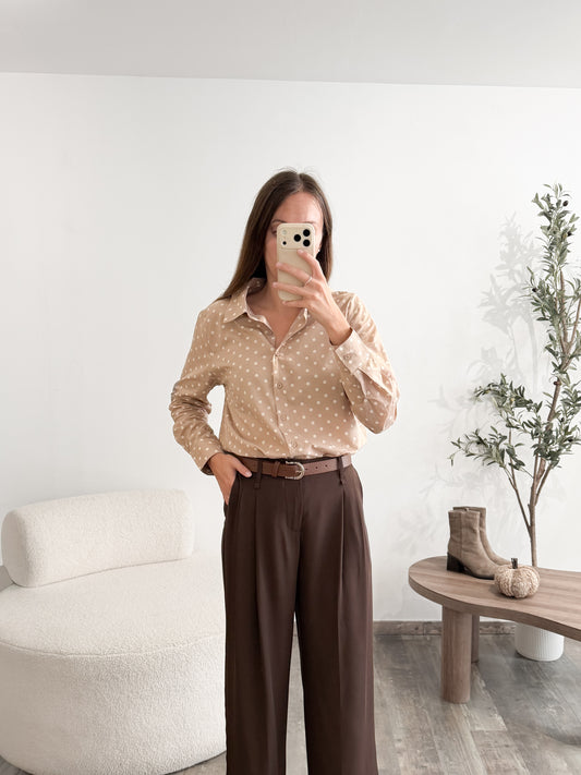 Blouse à pois beige