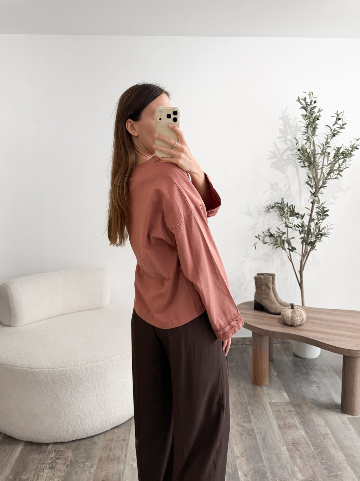Blouse broderies et boutons noeuds