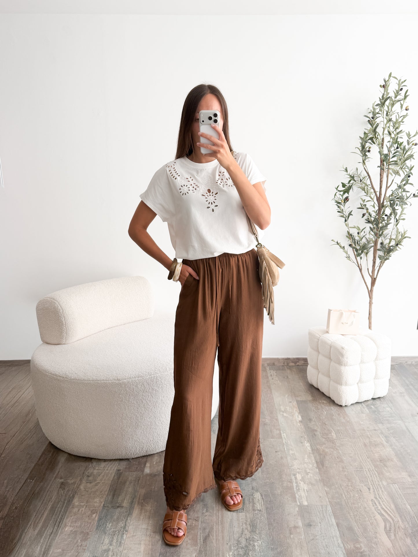 Pantalon à broderie anglaise