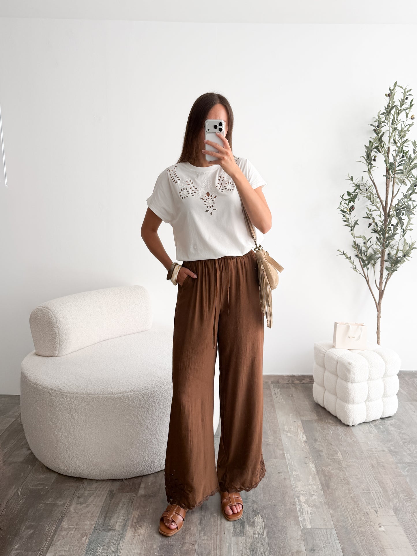 Pantalon à broderie anglaise