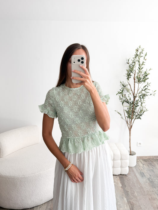 Top en crochet et fleurs vert