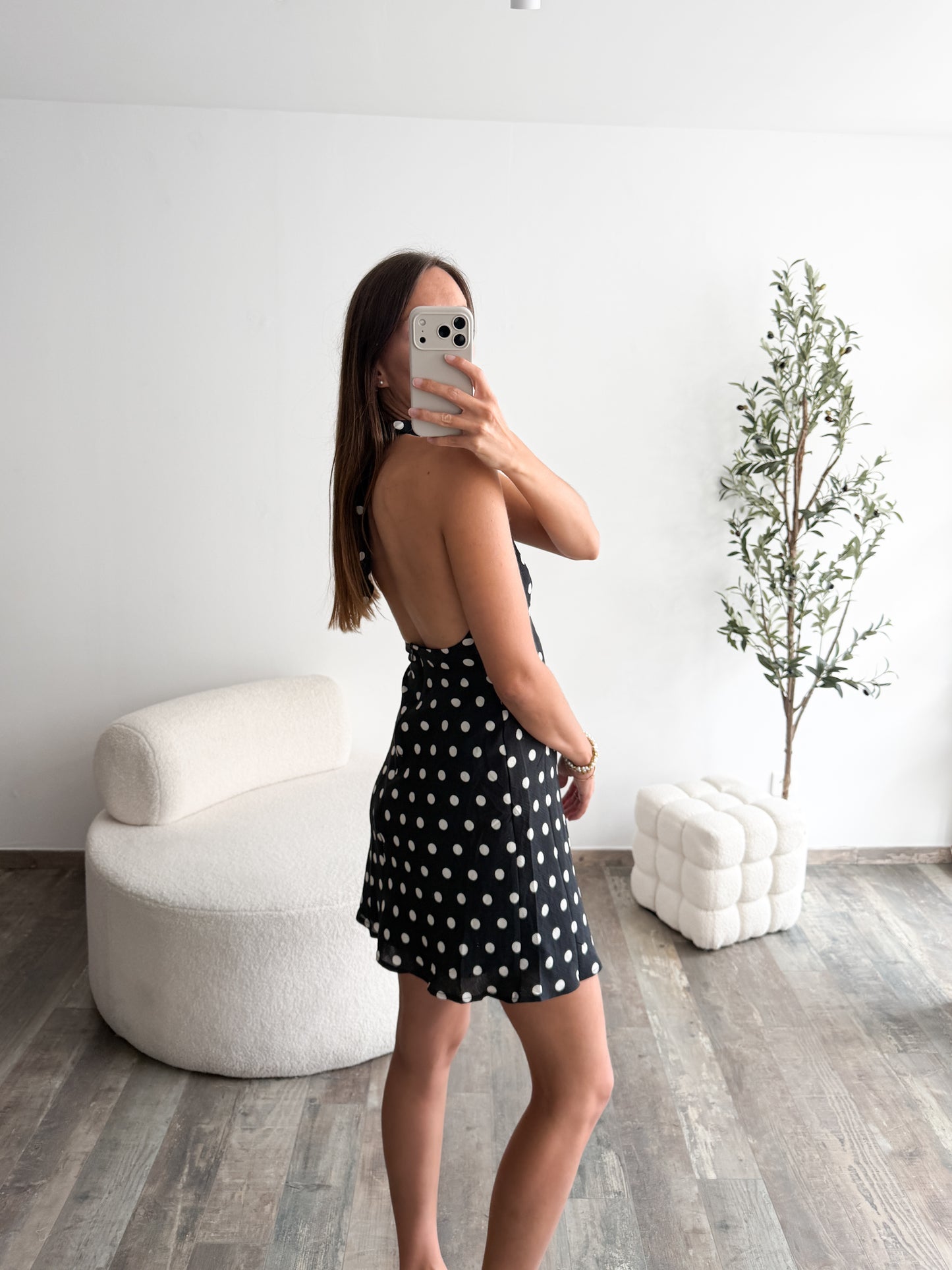 Robe à pois noir