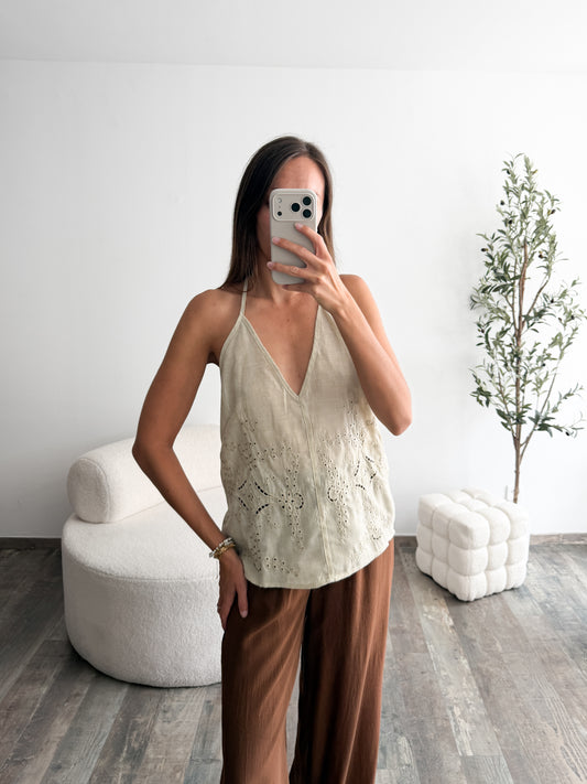 Top brodé beige